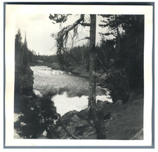 États-Unis, Yellowstone River about Upper Falls Vintage print.  Tirage argenti