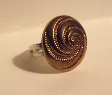 Bague réglable bouton ancien spirale dorée  adjustable ring button vintage 