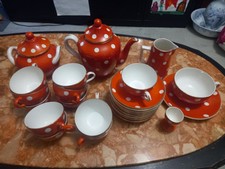 Sarreguemines modèle confettis Service à café rouge à pois blanc