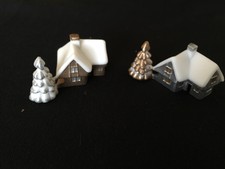 2 ANCIENS SUJETS DECORATIONS BÛCHES / GÂTEAU  MAISONS A POSER