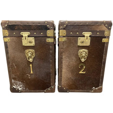 Paire Beau Cuir Chevet Poitrine Tables Numéré 1 & 2 Avec Lion Heurtoirs