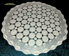  NAPPERON CENTRE DE TABLE EN CROCHET D'ART FAIT MAIN ROND ECRU DE  84 CM*