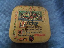 Ancienne boite en fer Vichy Bonbons d H Moinet  12 x 12 cm