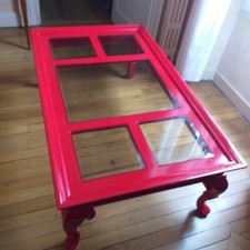Grande table basse de salon en Bois peint en rouge et verre fumé et biseauté 