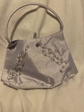 Body Shop Petite Lilas embrodered Bead ouverture 10" x 6" Sac