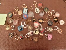 Lot (2) porte clés  ---- DIVERS  --- A VOIR