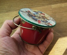 Ancienne petite boîte tôle 1993 Beaupré Paris décor fillettes luges Noël seau.