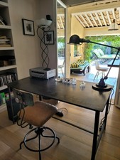 Ancien bureau industriel avec sa chaise et son meuble a tiroirs