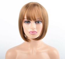 Perruque courte blond doré cheveux court lisse  avec une raie et une frange
