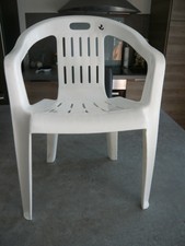 FAUTEUIL EN PLASTIQUE ENFANTS ANNEES 90 - Hauteur 51 cm - Hauteur assise 27,5 cm