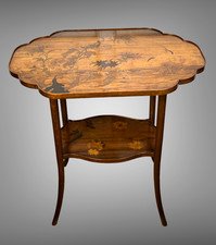 " EMILE GALLÉ " TABLE SIGNÉE  A 2 PLATEAUX EN MARQUETERIE A DECOR DE DALLIA