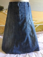 Jupe jean YESSICA taille 40 en parfait état.