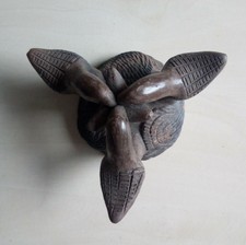 Bibelot fait main sur le bois trois oiseaux forme triangle 20x9x7cm 136gr.  .D9