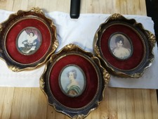 trois cadre peinture miniature ss plex de 3 princesse ancien italien tous signé 