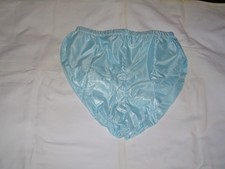 SHORT EN NYLON TOILE DE PARACHUTE   TAILLE XL  NEUF  