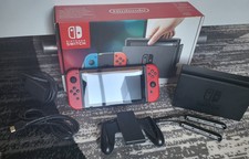 Nintendo Switch 32 Go Console avec Paire de Joy-Con - Rouge