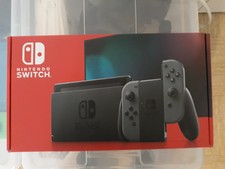 Nintendo Switch / Excellent état et complète / Noire et grise