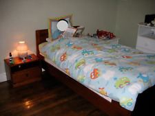 chambre enfant bois : lit 90x190, armoire, chevet