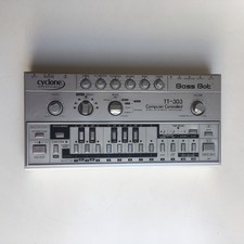 Cyclone bass-bot TT-303 (Roland tb-303 clone)
