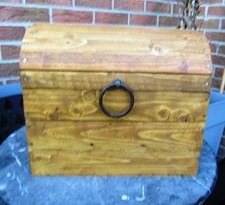 Ancien coffre en bois massif