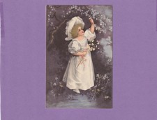 CPA ILLUSTRATION FILLETTE EN HABITS EPOQUE CUEILLE DES BRANCHES FLEURIES