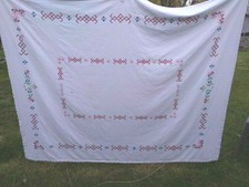 Nappe rectangulaire blanche 140 cm sur 160 cm 