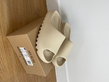 yeezy slide bone, en parfaite état, obtenu sur l’application adidas
