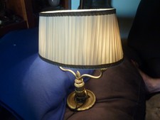 jolie lampe bouillote, bronze style empire,2 feux,H 38cm,L 22cm,abat jour tissu