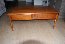 Table basse de salon en merisier