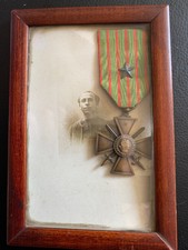  CRX GUERRE 1915 AVEC 1 ÉTOILE ATTRIBUÉE A UN  ZOUAVE DANS SON CADRE D'ORIGINE