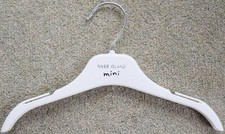 Nouveau lot River Island Enfants Enfant Enfants Bébé, Les vêtements supérieur T SHIRT cintres