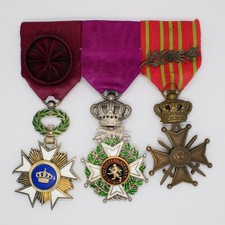 Ensemble de trois médailles Belges montées en portée avec attaches à crochet au 