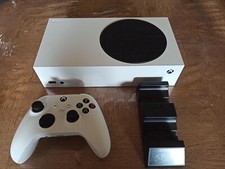 Microsoft Xbox Series S + Batterie avec station de charge pour la manette