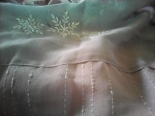 Paire de rideaux coloris gris clair brodés blanc à nouer