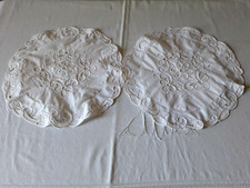 N10/ PAIRE DE HOUSSES DE COUSSIN DEBENHAMS coton brodé diam 41cm 2 cushion cover