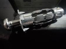 Chevilles Molly : sachet de 20 chevilles, vis diam. 05, 33mm long, perçage à 10