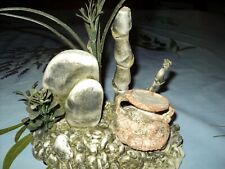 décoration d'aquarium jarre avec galets sur socle