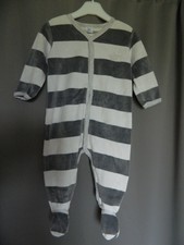 Pyjama en velours bébé fille T 9 mois "Petit Bateau"