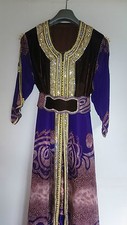 Caftan de luxe (au fil d'or, incrusté de perles et de cristaux)