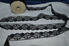BELLE DENTELLE ANCIENNE  NOIRE MOTIF FLORALE VENDUE AU METRE