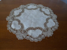 NAPPE Centre de table rond lin incrustation dentelles du Puy. D:55cm