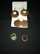lot BOIS 2 boucles d'oreilles + 2 bagues t52
