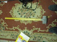 Masse bucheron emmanchée 4 kilos, manche d'origine verni, peu servi, piquets fer