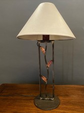 e?LAMPE EN METAL XXE DECOR DE FEUILLAGE AVEC ABAT JOUR L1924