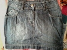Mini-jupe en jean Kiabi taille 8 ans très bon état 