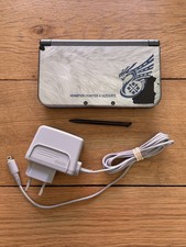 Console Nintendo New 3DS XL Monster Hunter 4 Ultimate + 1 Jeu Mario Kart 7