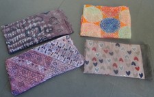 lot de 4 écharpes/foulards imprimés en TTBE