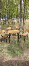 ensemble bureau et 4 chaises d école