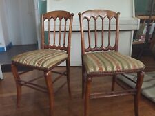 Un lot de 2 ravissantes chaises anciennes en bois tourné et velours rose