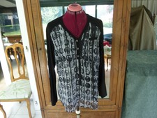 haut  noir et  gris ,  femme , très bon état , MADO , T - 46 / 48